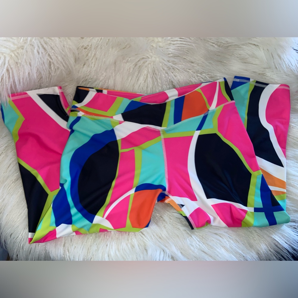 Fabletics Multicolor Geometric Activewear - image 3